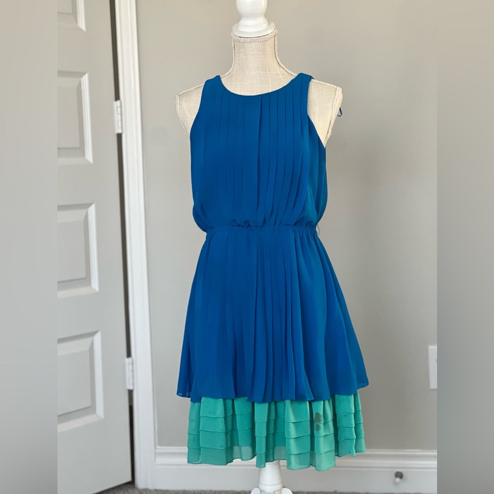 Jessica Simpson pleaded dress.